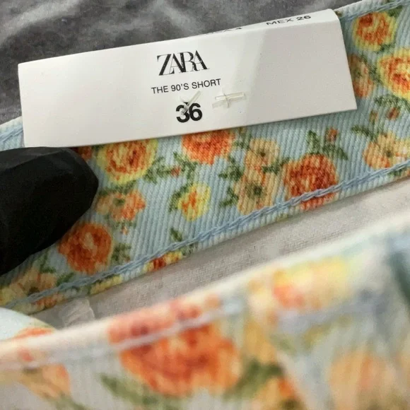 Zara 90s Floral Denim Shorts NWT High Rise Raw Hem Vintage Style Size 4 - Picture 6 of 7